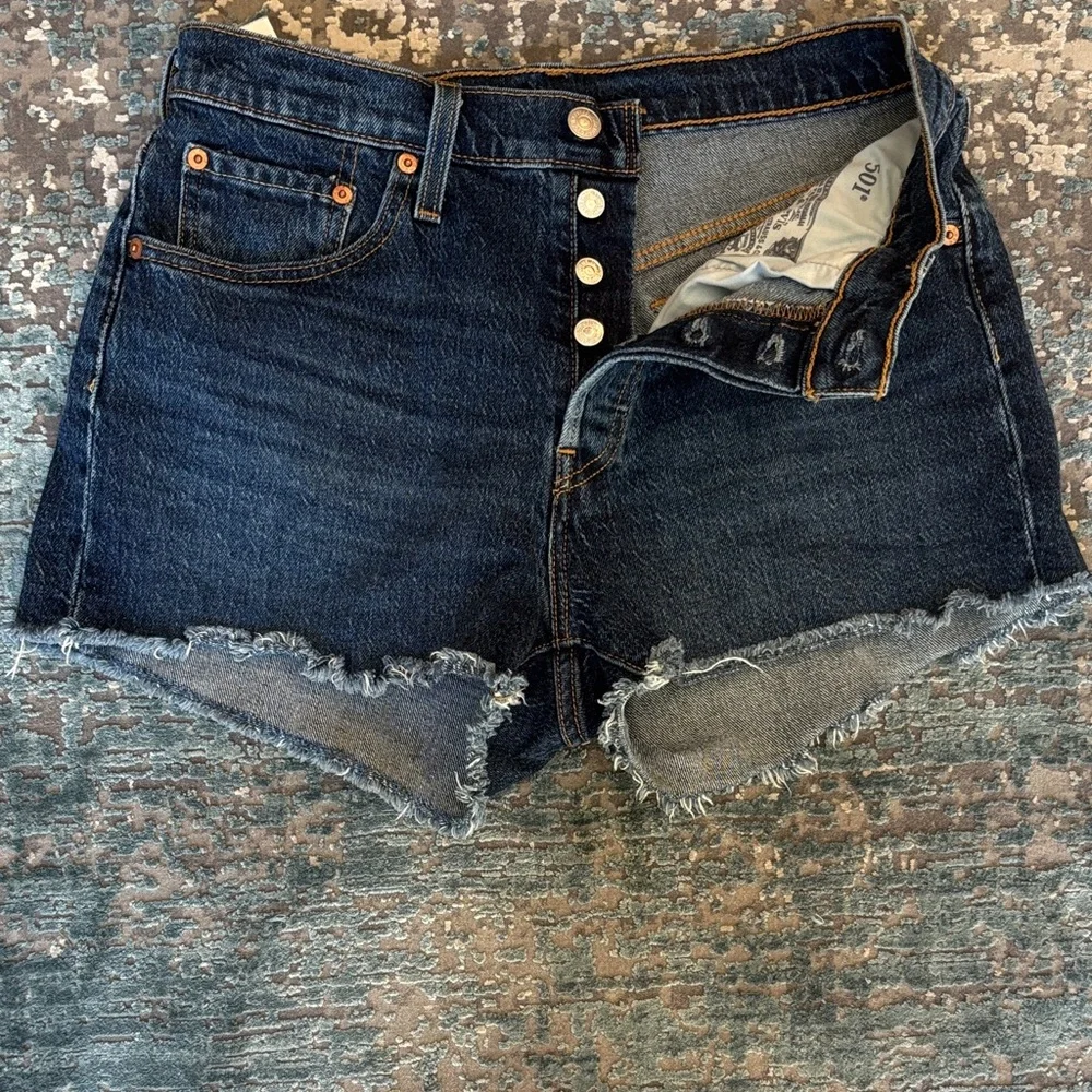 Levi's 501 Dark Indigo Frayed Hem Denim Shorts Size 28 - Picture 9 of 9